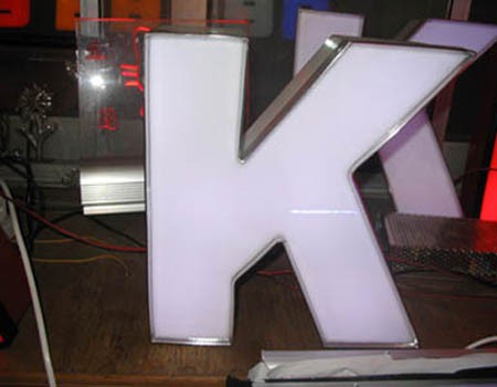 泰安不銹鋼包邊發(fā)光字2